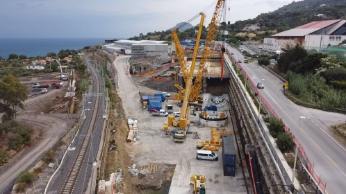 Noleggio Gru e Autogru Sicilia Lavori di montaggio TBM Cefalù Imbocco galleria naturale dei lavori di raddoppio linea ferroviaria.